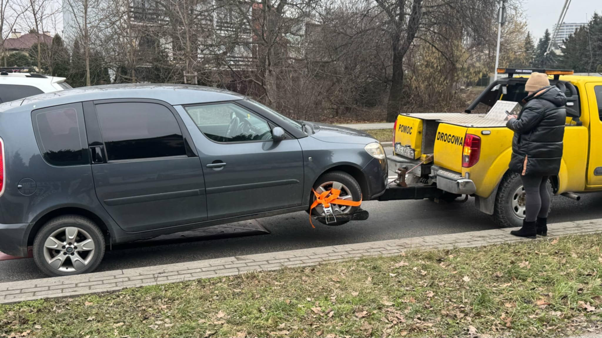 Letnie upały a awarie samochodów – na co uważać?